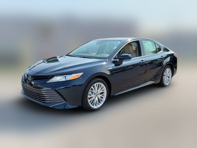 2020 Toyota Camry Hybrid XLE