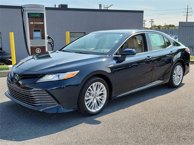 2020 Toyota Camry Hybrid XLE