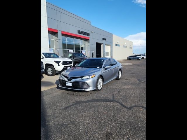 2020 Toyota Camry Hybrid XLE