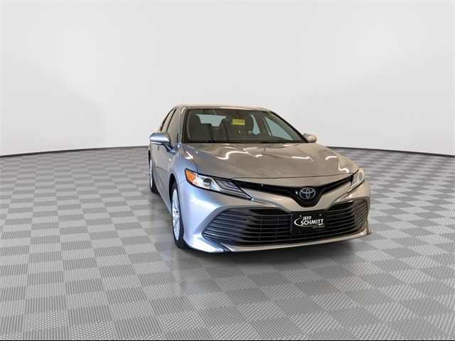 2020 Toyota Camry Hybrid XLE