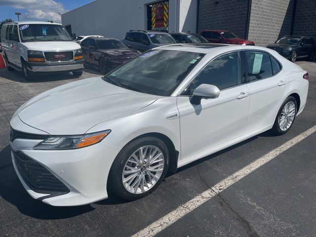 2020 Toyota Camry Hybrid XLE