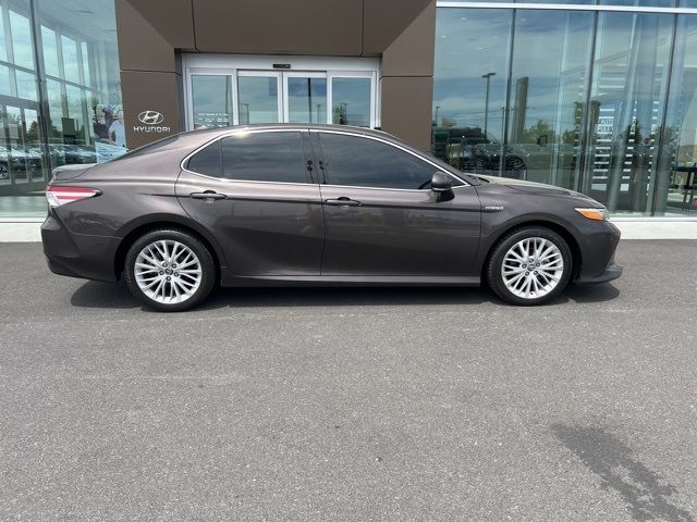 2020 Toyota Camry Hybrid XLE