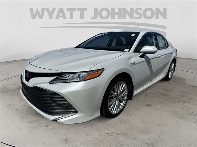 2020 Toyota Camry Hybrid XLE