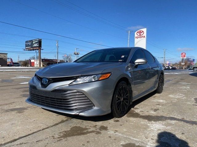 2020 Toyota Camry Hybrid XLE