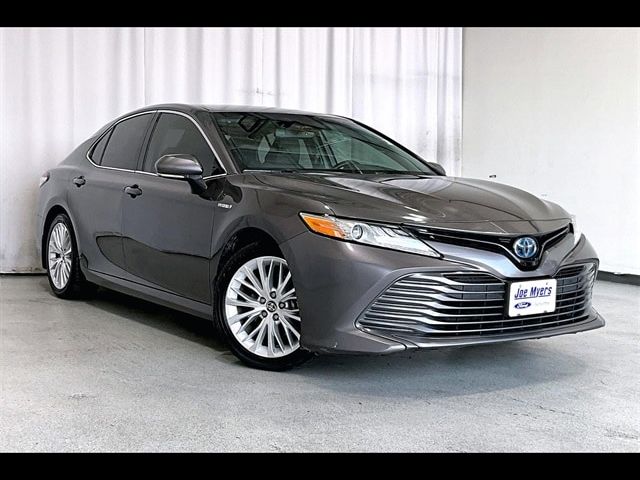 2020 Toyota Camry Hybrid XLE