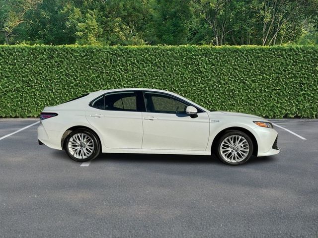 2020 Toyota Camry Hybrid XLE