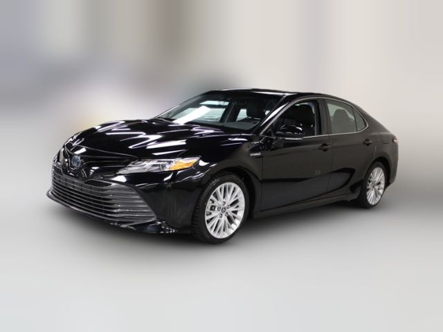 2020 Toyota Camry Hybrid XLE