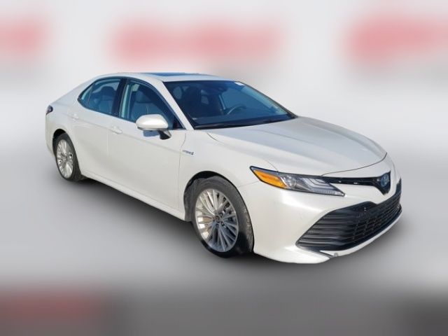 2020 Toyota Camry Hybrid XLE