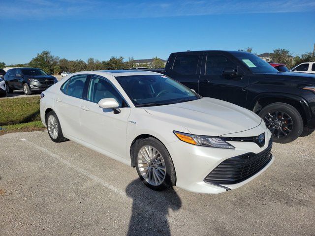 2020 Toyota Camry Hybrid XLE