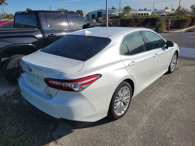 2020 Toyota Camry Hybrid XLE