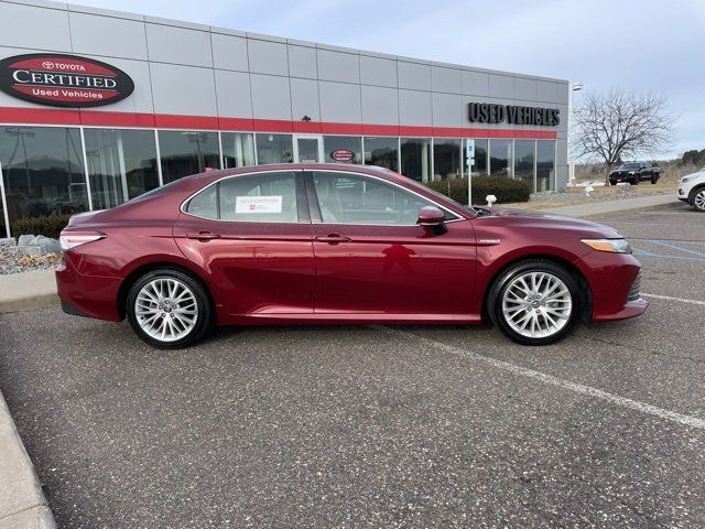 2020 Toyota Camry Hybrid XLE