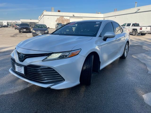 2020 Toyota Camry Hybrid XLE