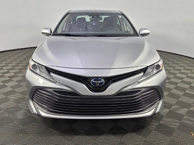 2020 Toyota Camry Hybrid XLE