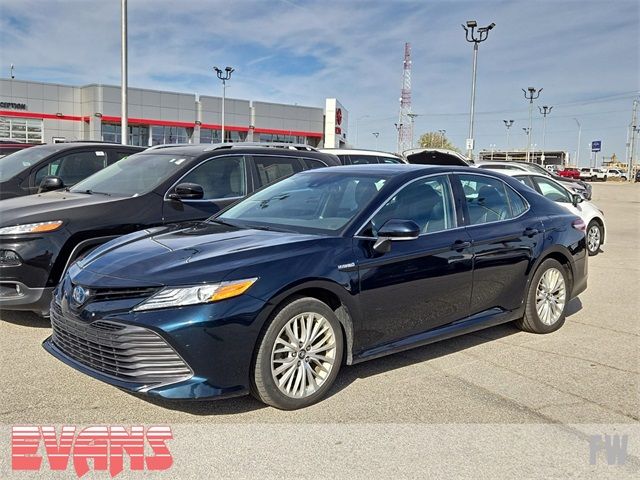 2020 Toyota Camry Hybrid XLE