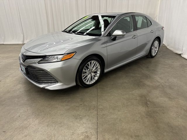 2020 Toyota Camry Hybrid XLE