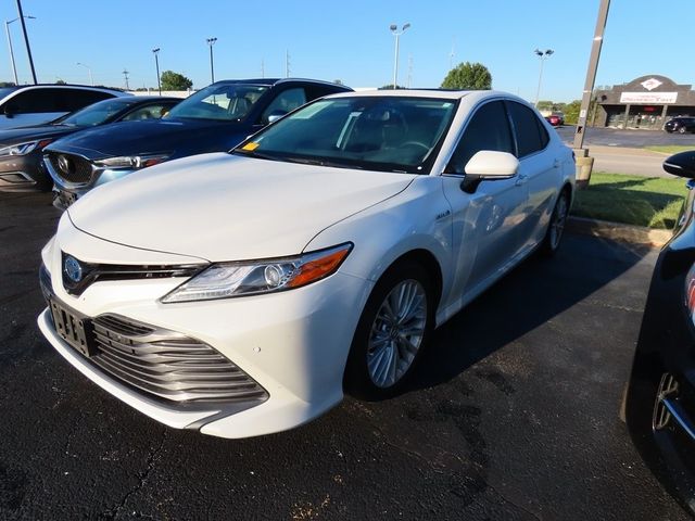 2020 Toyota Camry Hybrid XLE