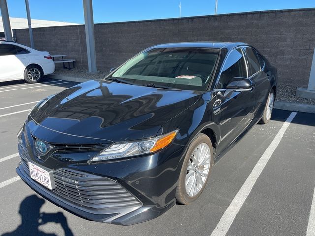 2020 Toyota Camry Hybrid XLE