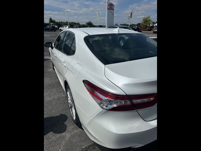 2020 Toyota Camry Hybrid XLE