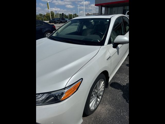 2020 Toyota Camry Hybrid XLE