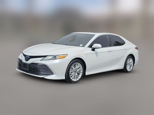 2020 Toyota Camry Hybrid XLE