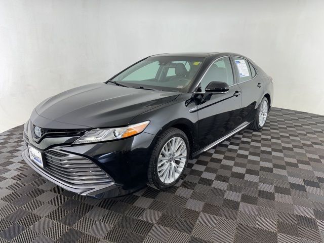 2020 Toyota Camry Hybrid XLE