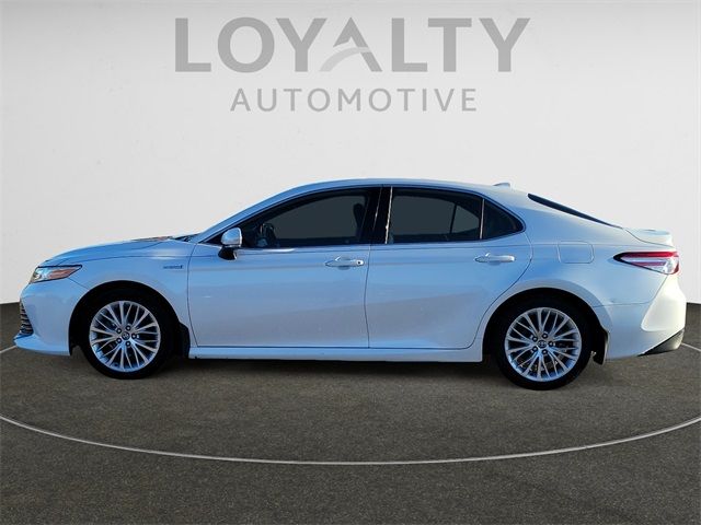 2020 Toyota Camry Hybrid XLE