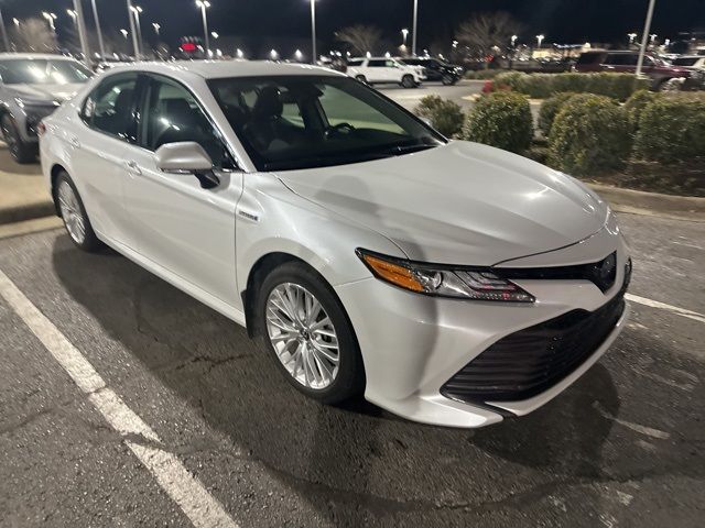 2020 Toyota Camry Hybrid XLE