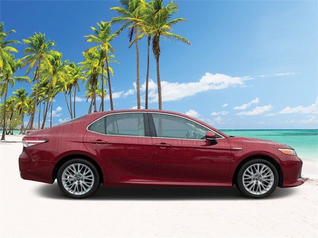 2020 Toyota Camry Hybrid XLE