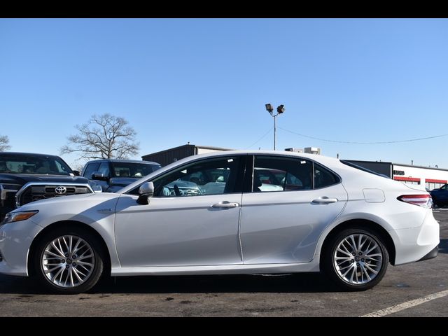 2020 Toyota Camry Hybrid XLE