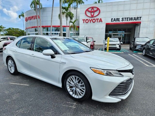 2020 Toyota Camry Hybrid XLE