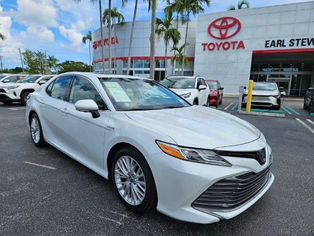 2020 Toyota Camry Hybrid XLE