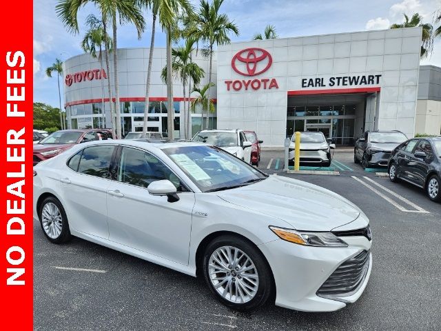 2020 Toyota Camry Hybrid XLE