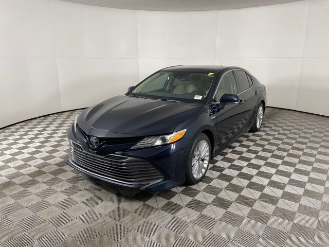 2020 Toyota Camry Hybrid XLE