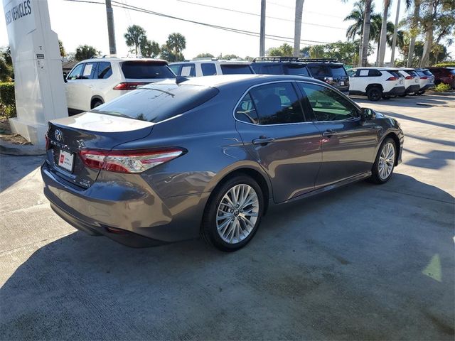 2020 Toyota Camry Hybrid XLE