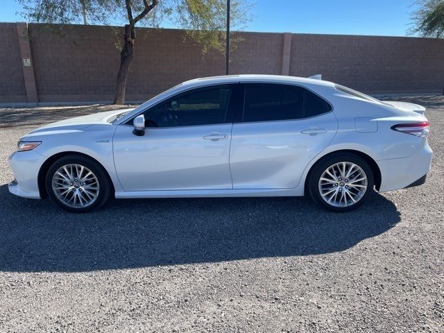 2020 Toyota Camry Hybrid XLE