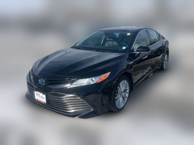 2020 Toyota Camry Hybrid XLE