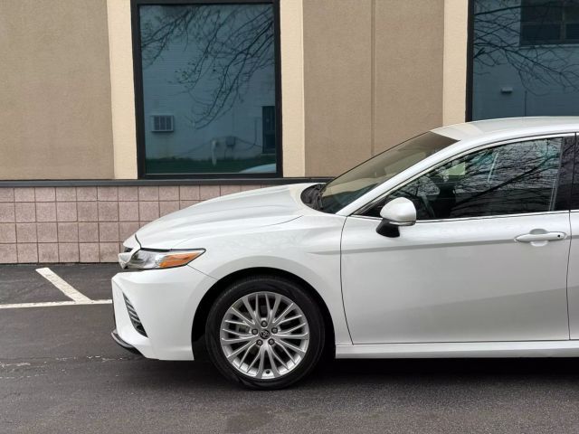 2020 Toyota Camry Hybrid XLE
