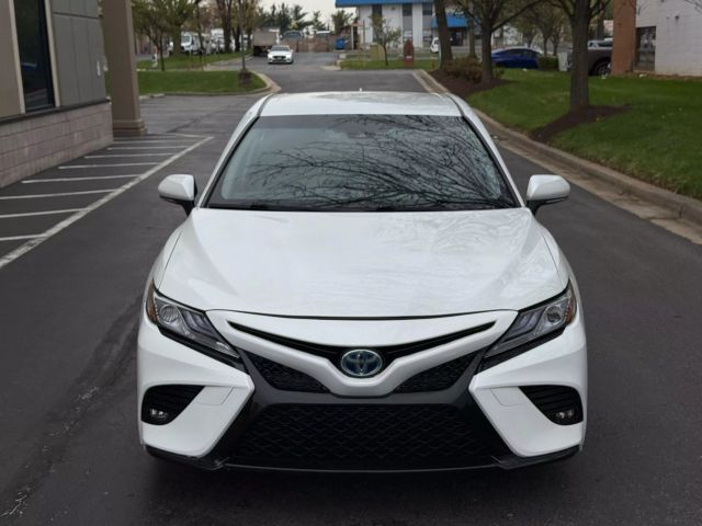 2020 Toyota Camry Hybrid XLE