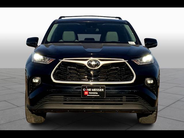 2020 Toyota Highlander LE