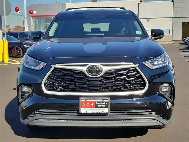 2020 Toyota Highlander LE