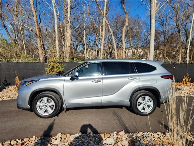 2020 Toyota Highlander LE