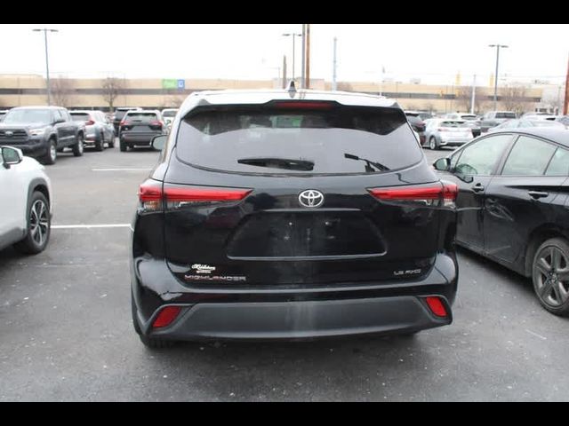 2020 Toyota Highlander LE