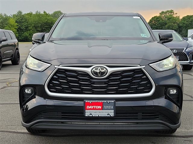 2020 Toyota Highlander LE