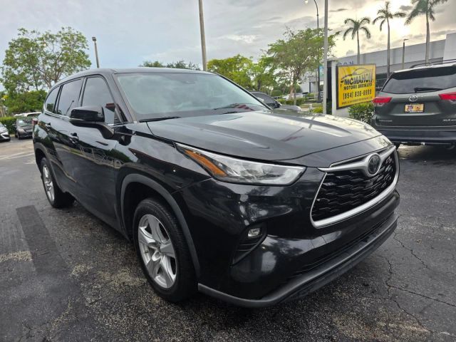 2020 Toyota Highlander LE