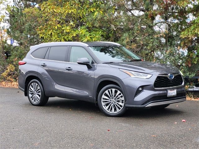 2020 Toyota Highlander Hybrid Platinum