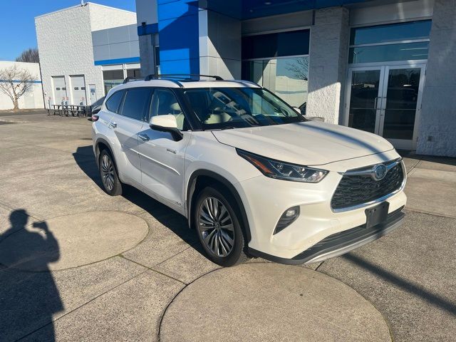 2020 Toyota Highlander Hybrid Platinum