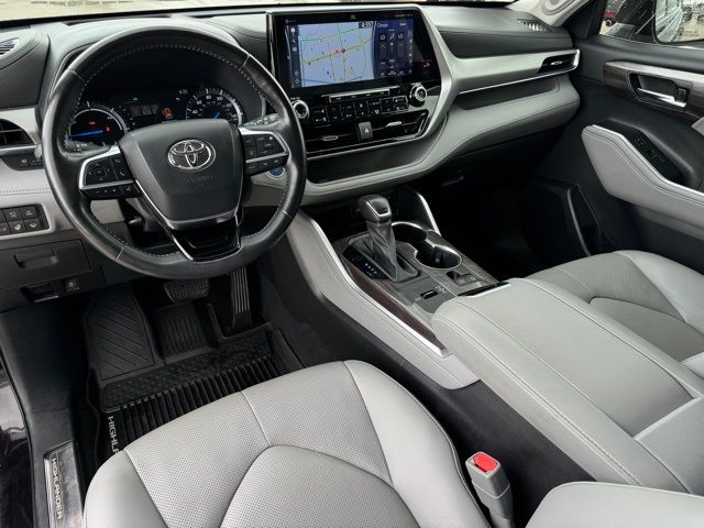 2020 Toyota Highlander Hybrid Platinum