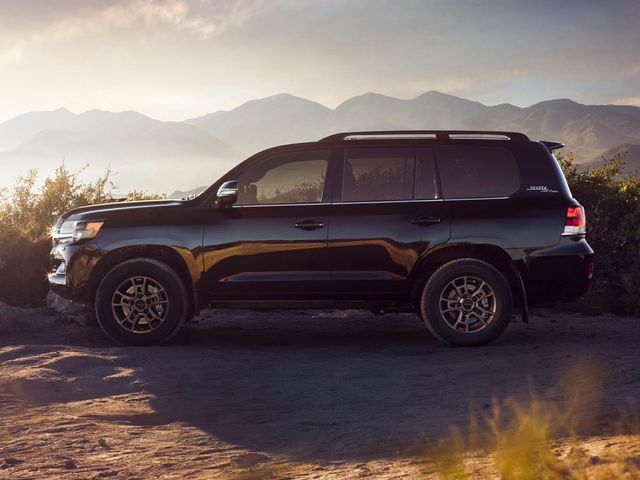 2020 Toyota Land Cruiser Base