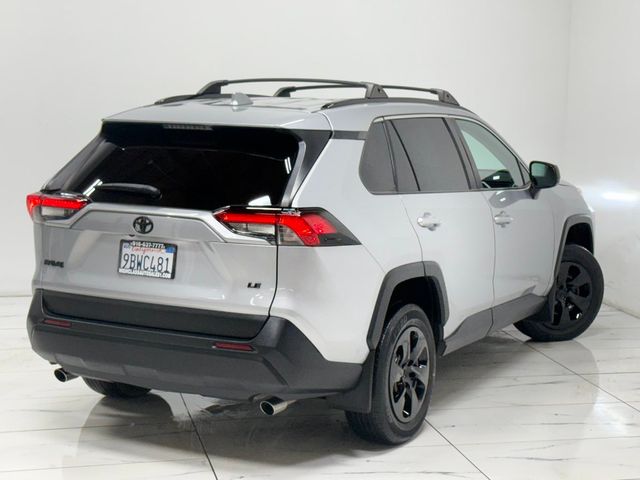 2020 Toyota RAV4 LE