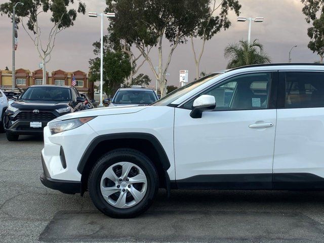 2020 Toyota RAV4 LE